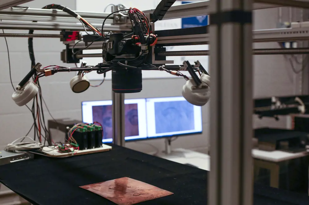 A photographic scanner moving over a copperplate