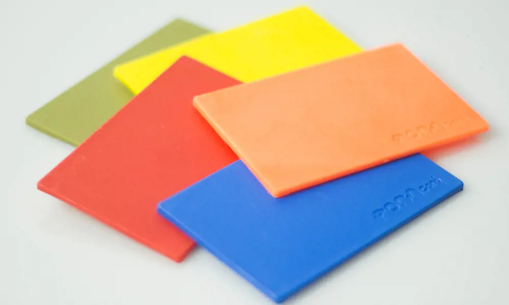 Different coloured rectangular pieces of FORMcard. 