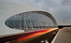 A long-exposure of the Troja bridge.