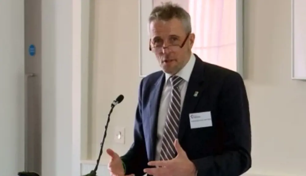 Professor David Lane speaking at a podium at the Royal Academy of Engineering event.