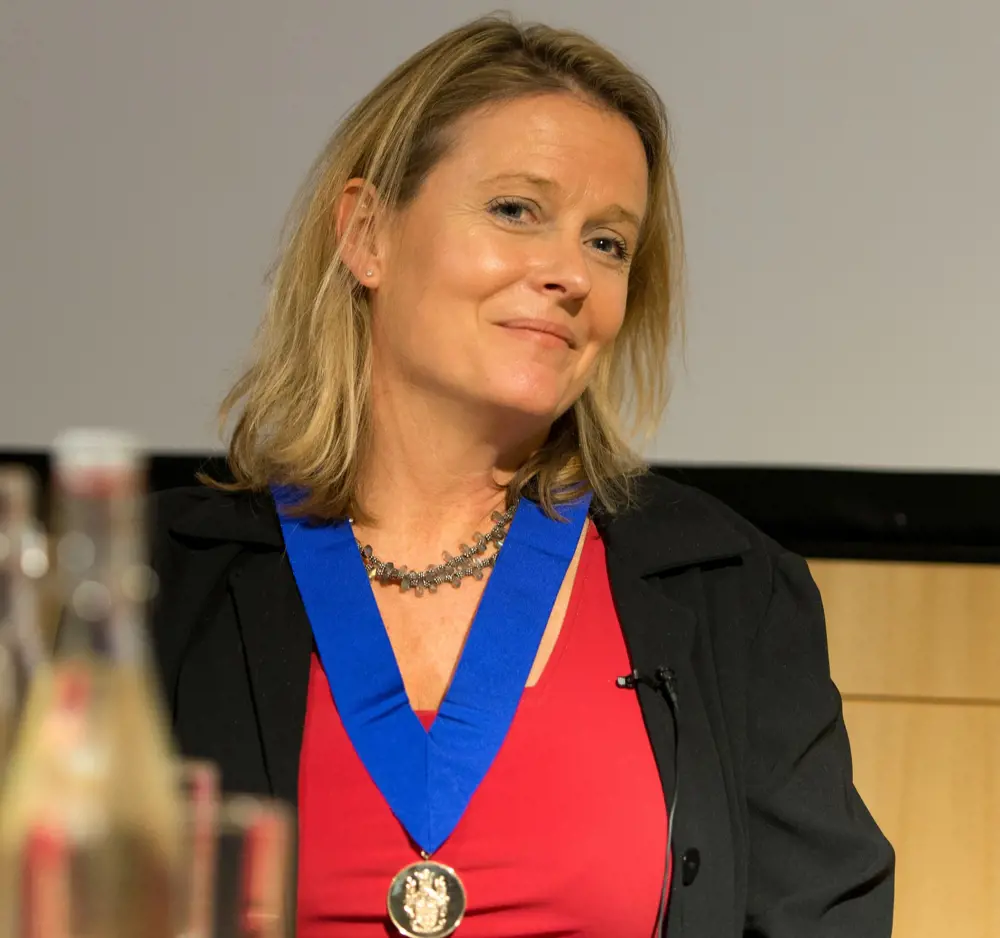 A headshot of Jo da Silva wearing a Gold Medal from the institute of structural engineers.