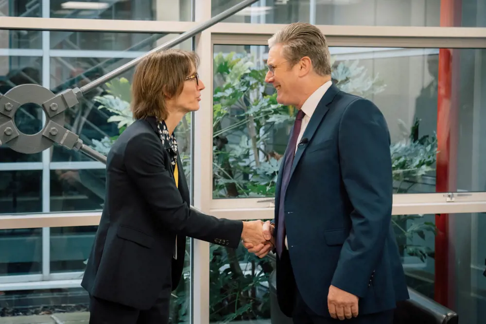 A side view of Caroline Hargrove shaking hands with Labour party leader Keir Starmer