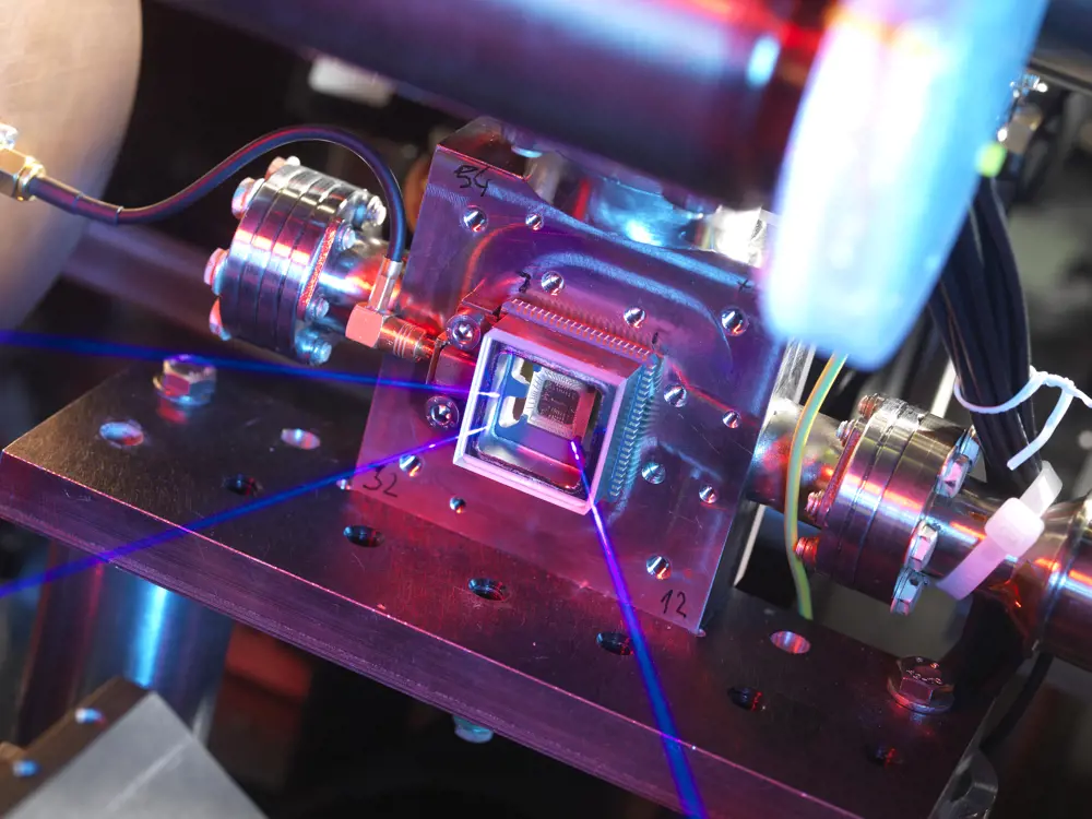 A silica-on-silicon micro-trap with input laser light.